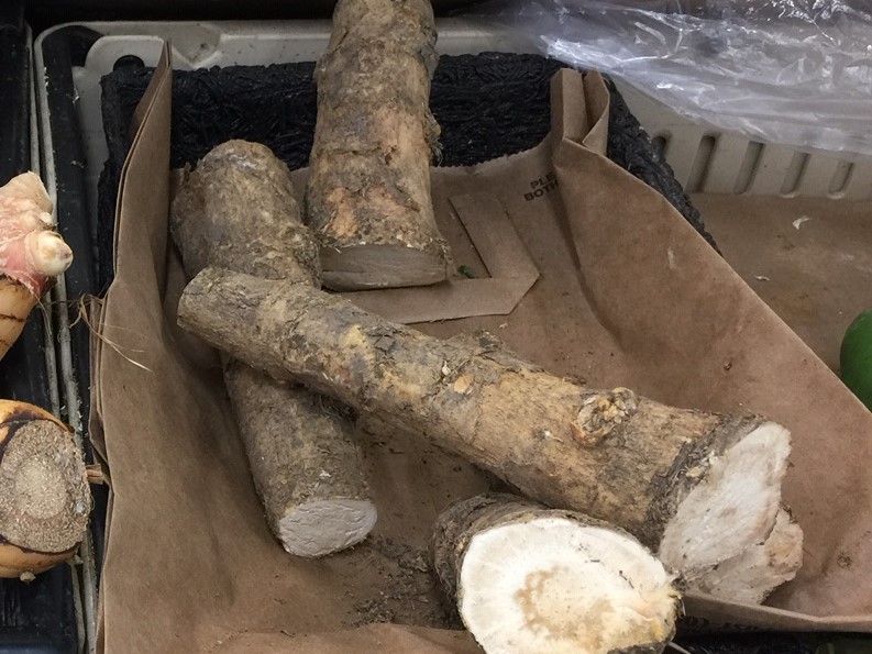 Picture of raw horseradish root.