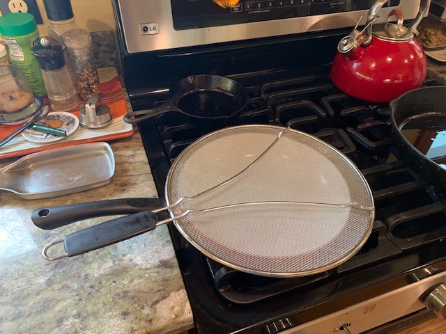 Picture of the splatter screen on a 9” skillet.