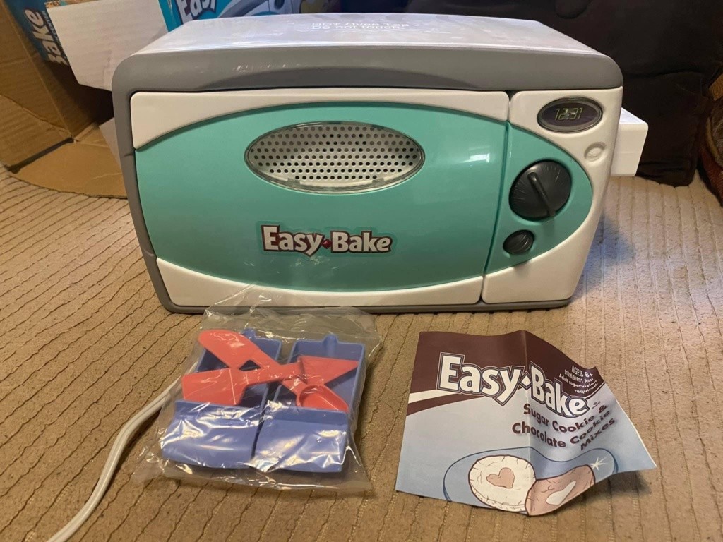 Photo of a child’s Easy Bak oven.