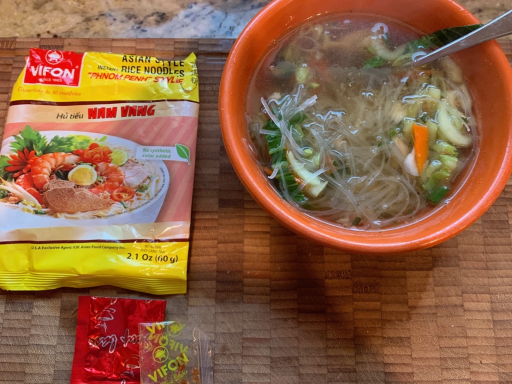 Photo of the soup with its packaging.