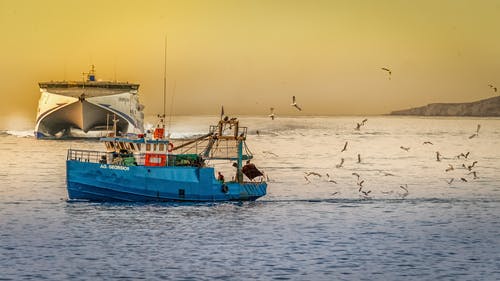 A photo of a fishing boat.